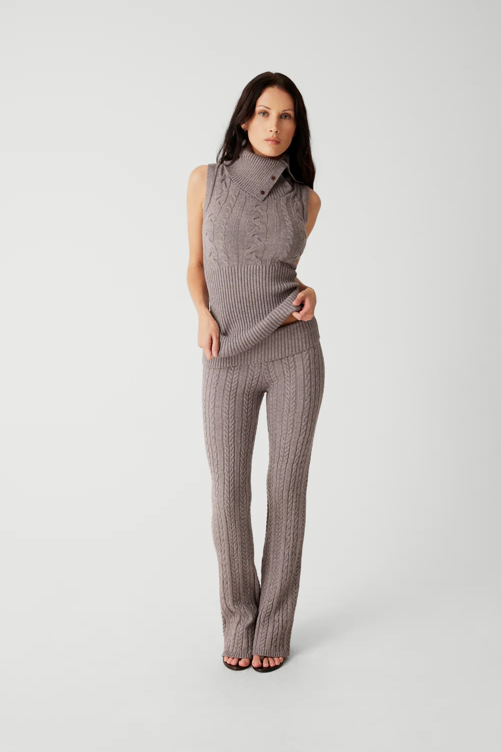 Axel Cable Cloud Knit Sleeveless Sweater - Dark Pearl - Image 5
